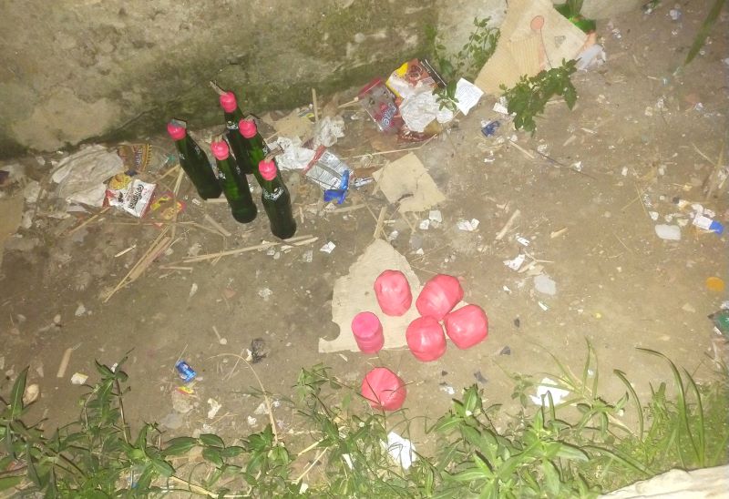 সাঁথিয়ায় ককটেল বিস্ফোরণে যুবক আহত, ১১ বোমা জব্দ